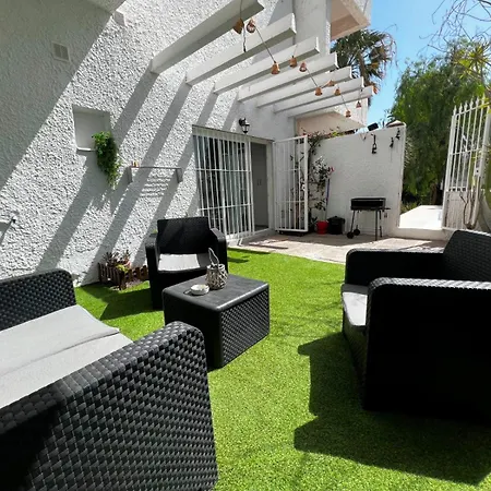 Moderno Estudio Con Jardin Con Bbq Y Piscina En * Costa Del Silencio