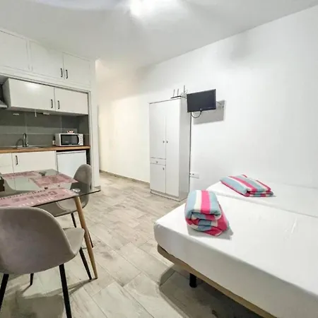Moderno Estudio Con Jardin Con Bbq Y Piscina En Apartment *