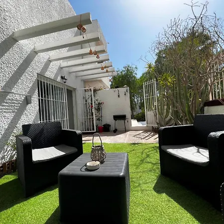 Moderno Estudio Con Jardin Con Bbq Y Piscina En Apartment