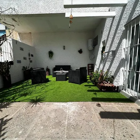 Moderno Estudio Con Jardin Con Bbq Y Piscina En Apartment